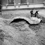 845284 Afbeelding van de bij een opgraving gevonden resten van de stadsmuur bij het bastion Sterrenburg te Utrecht, ...